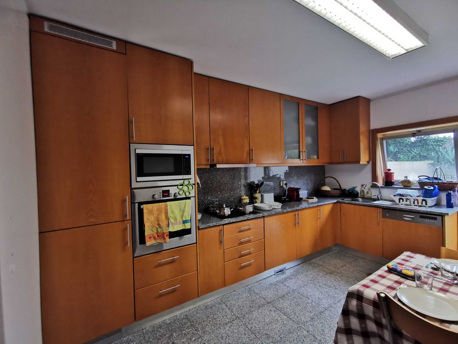 Cozinha usada com ou sem electrodomésticos