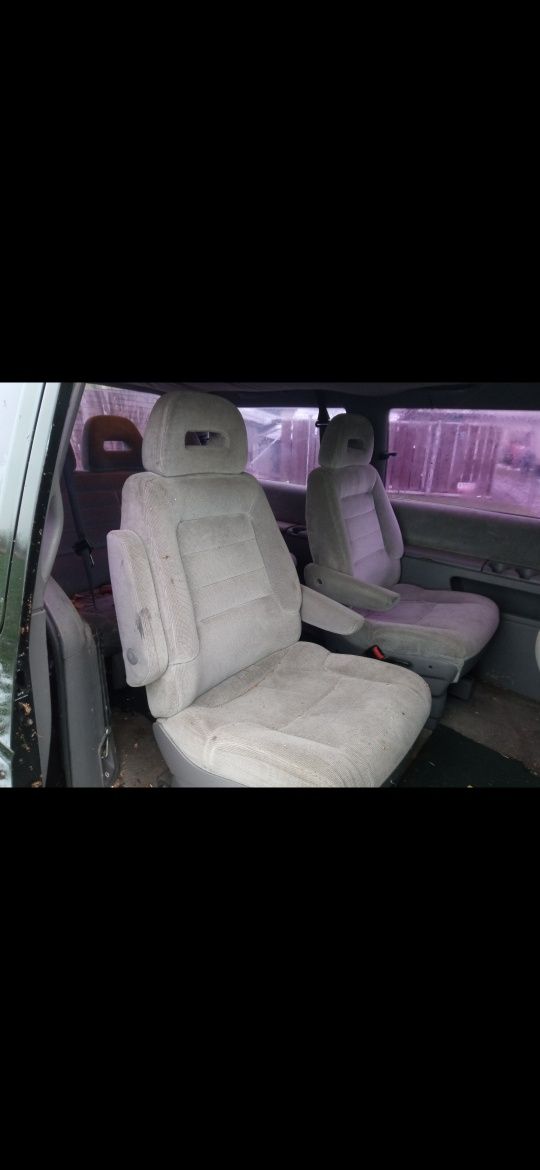 Chrysler Grand Voyager SE 2.5 TD części lusterko drzwi lampy błotnik