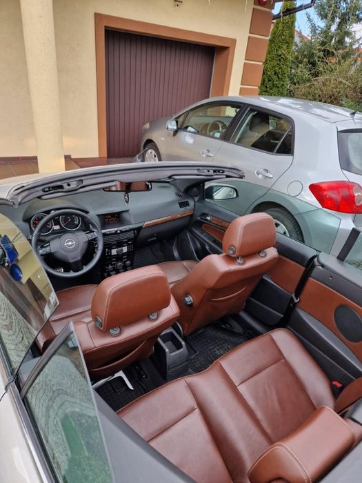 Wyjątkowy Opel Astra Twin Top Cosmo (2007) - Złoty Kabriolet z Gazem!