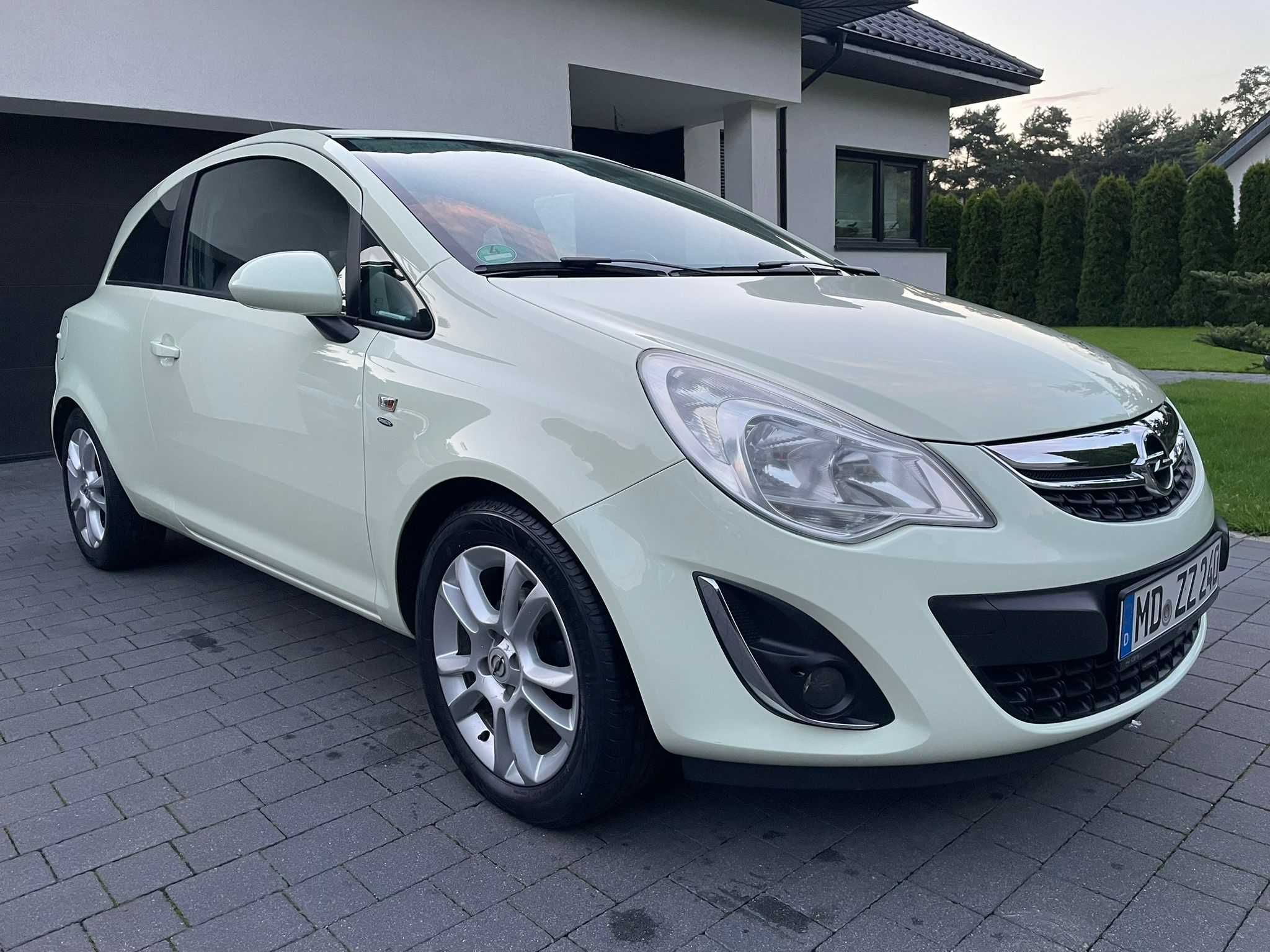 Opel Corsa D - 1.4b -Satelite -Po Lifcie -Klima -2 kpl.Kół -Rej.160 zł