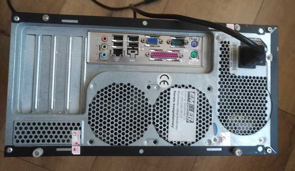 Sprzedam monitor 19"  + gratis obudowa do komputera.