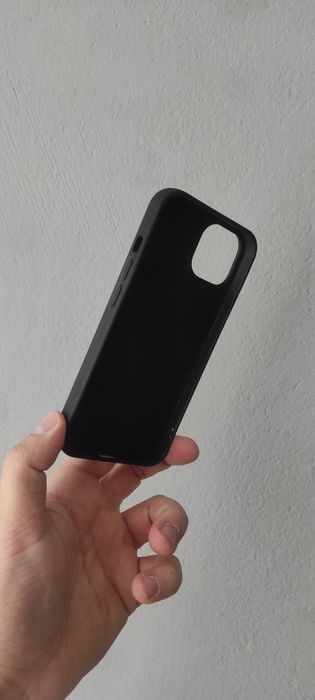 Etui do iPhone 13 czarne