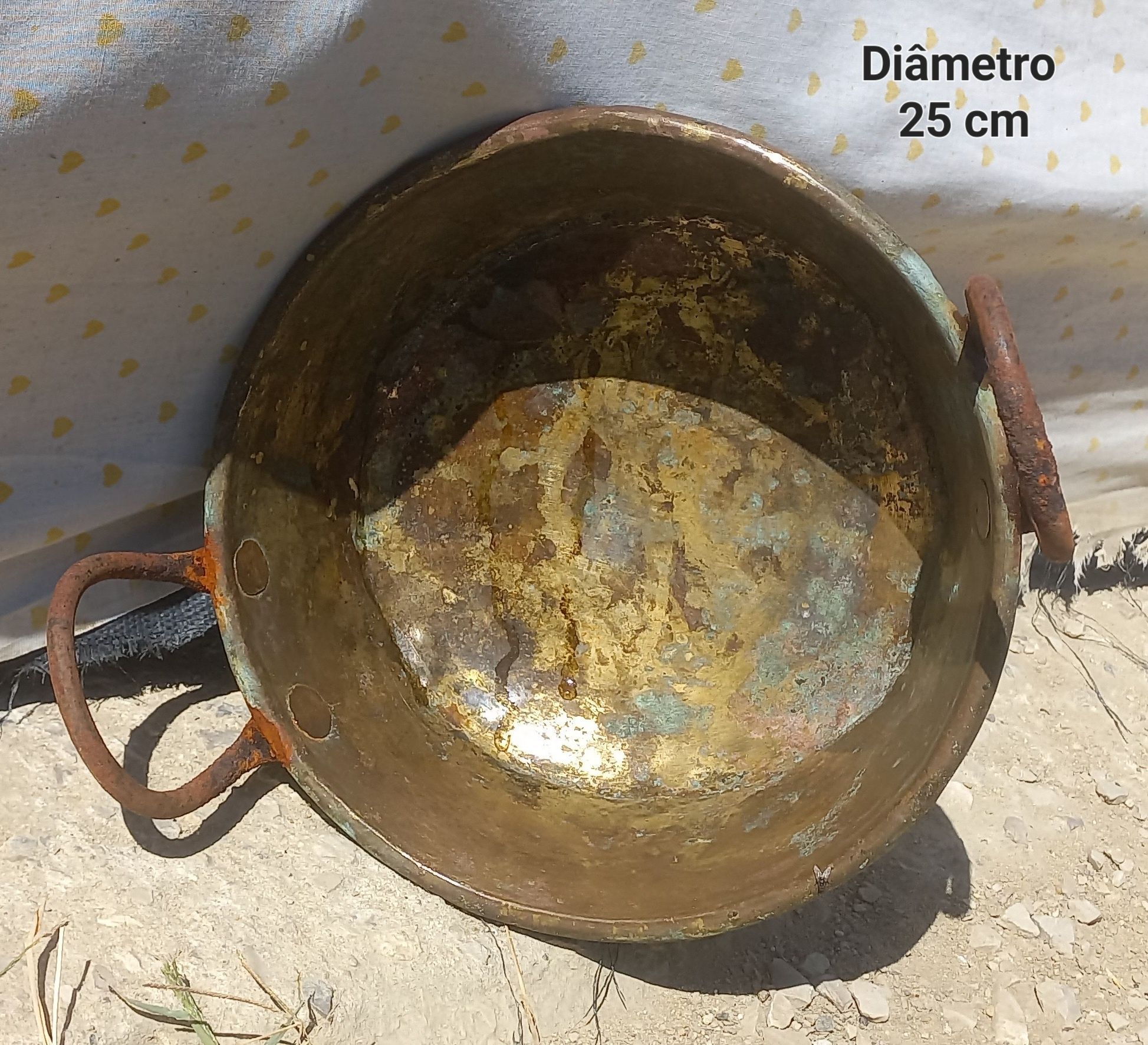 Tacho/alguidar antigo em latão.