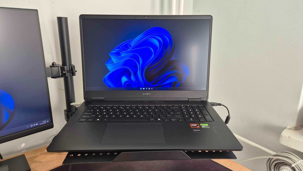 Laptop HP OMEN 17,3" Ryzen R5 8645HS RTX 4060 16GB 512SSD FHD W11