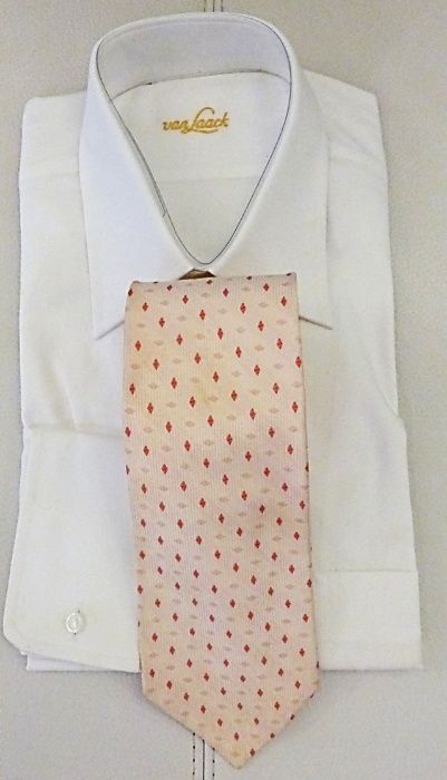 Gravatas de seda novas Preço é para UMA gravata