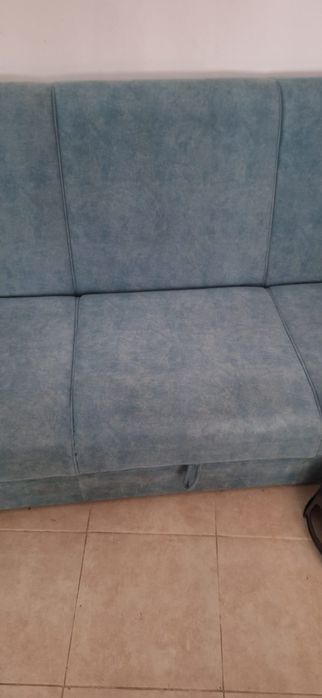 Vendo sofa cama 3 lugares e frigorífico para desocupar...