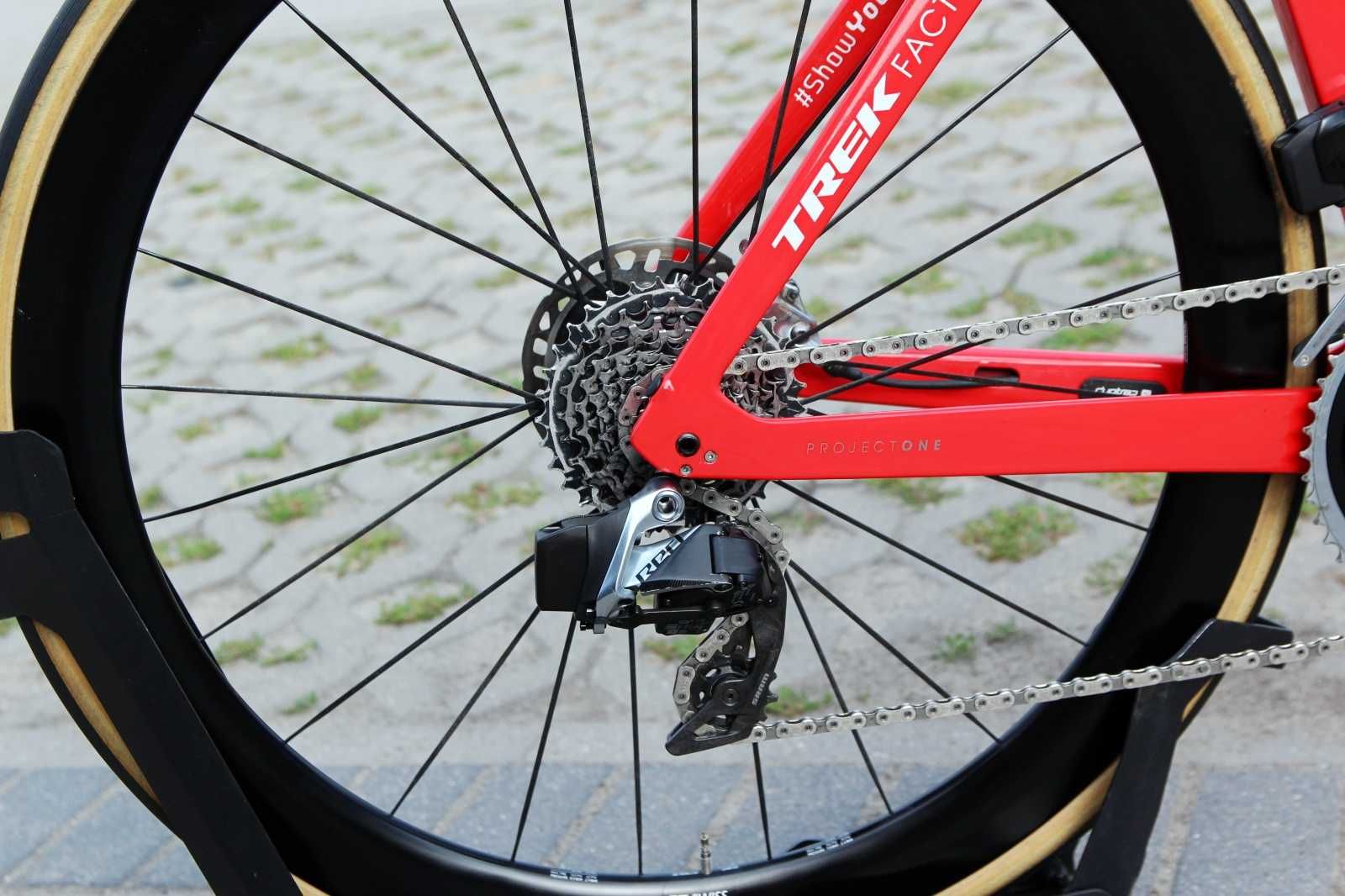 Rower szosowy TREK MADONE SLR Disc Sram RED AXS, DT SWISS ARC, roz. 56