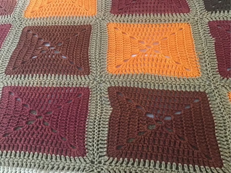 Colcha de Crochet com almofadas novas a condizer do Gato Preto