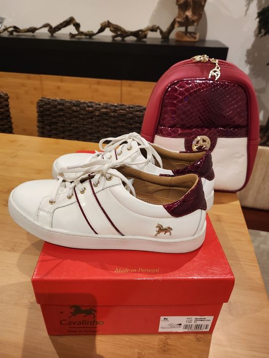 Mochila e sapatilhas cavalinho