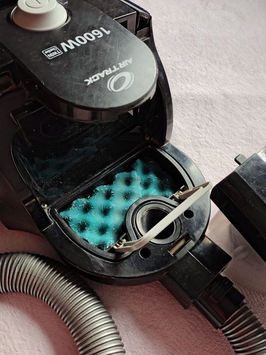 Пилосос Samsung 1600W НЕ робочий на комплектуючі