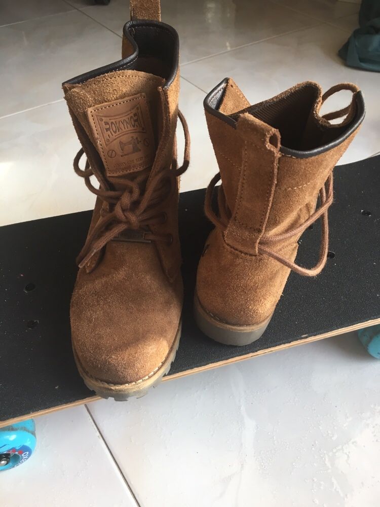 PROMOÇÃO Vendo botas de menina. Vários tamanhos e em excelente estado