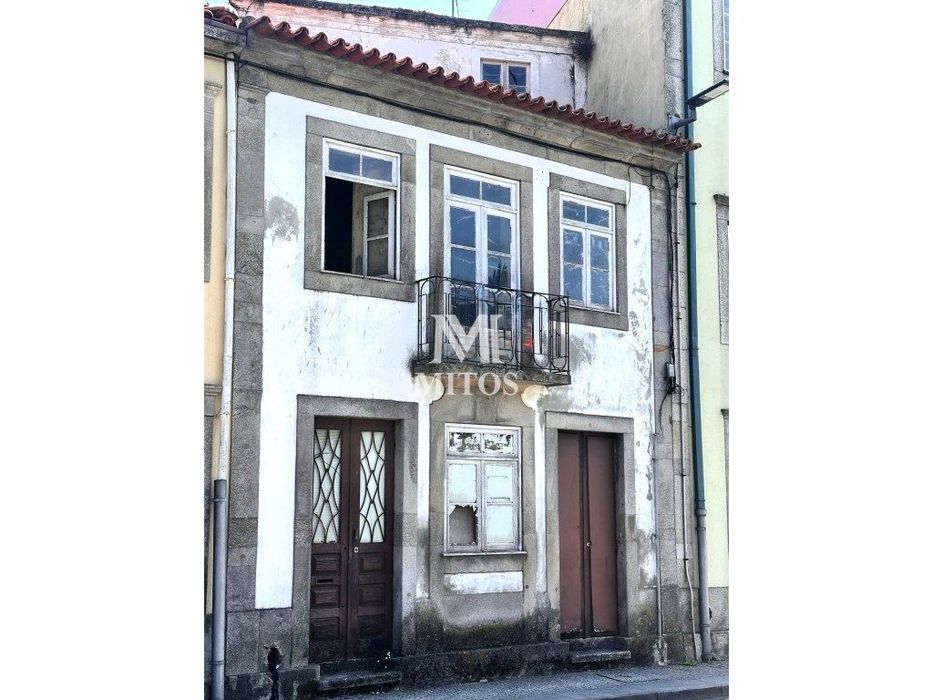 Prédio com projeto aprovado para venda no Centro Histórico de Viana...