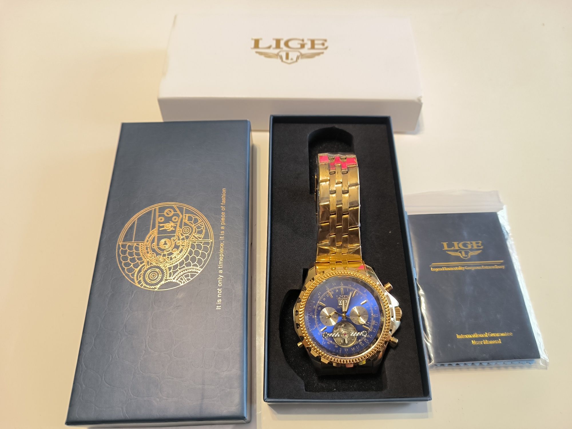 Zegarek Lige męski z Tourbillonem , złoty i duży .