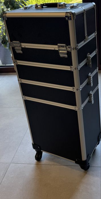 Pomocnik, kufer, wozek, fryzjerski, kosmetyczny