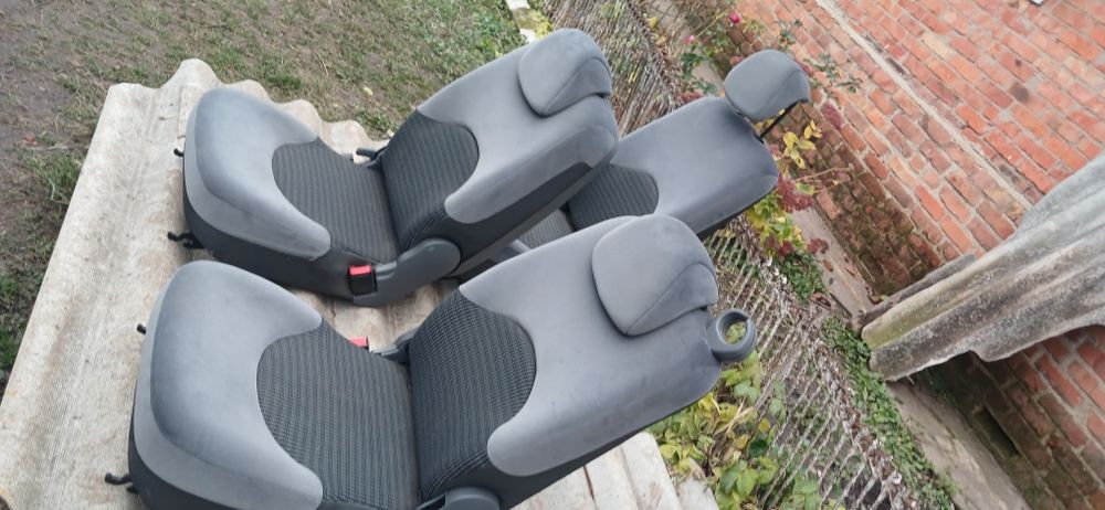 Задній ряд сітроен пікассо