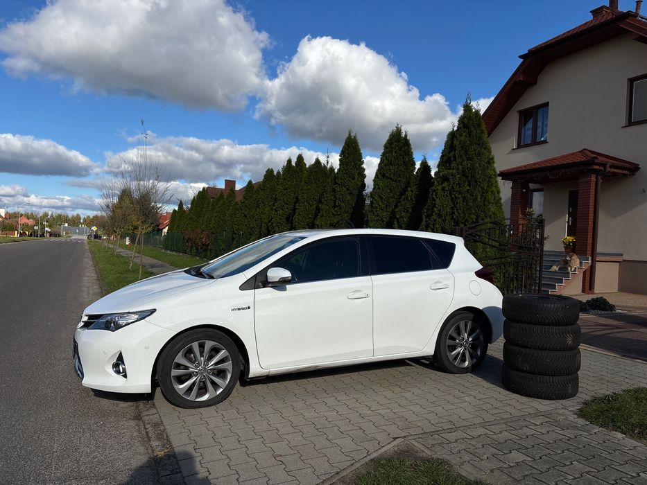 TOYOTA AURIS 1.8 HSD Prestige Navi - Parktronic