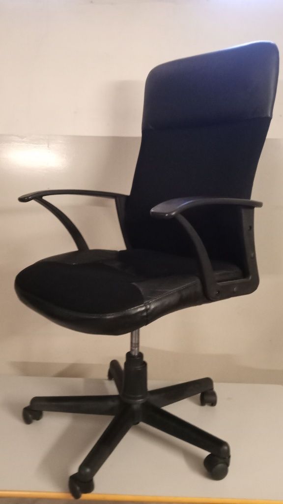 2 Cadeiras escritorio