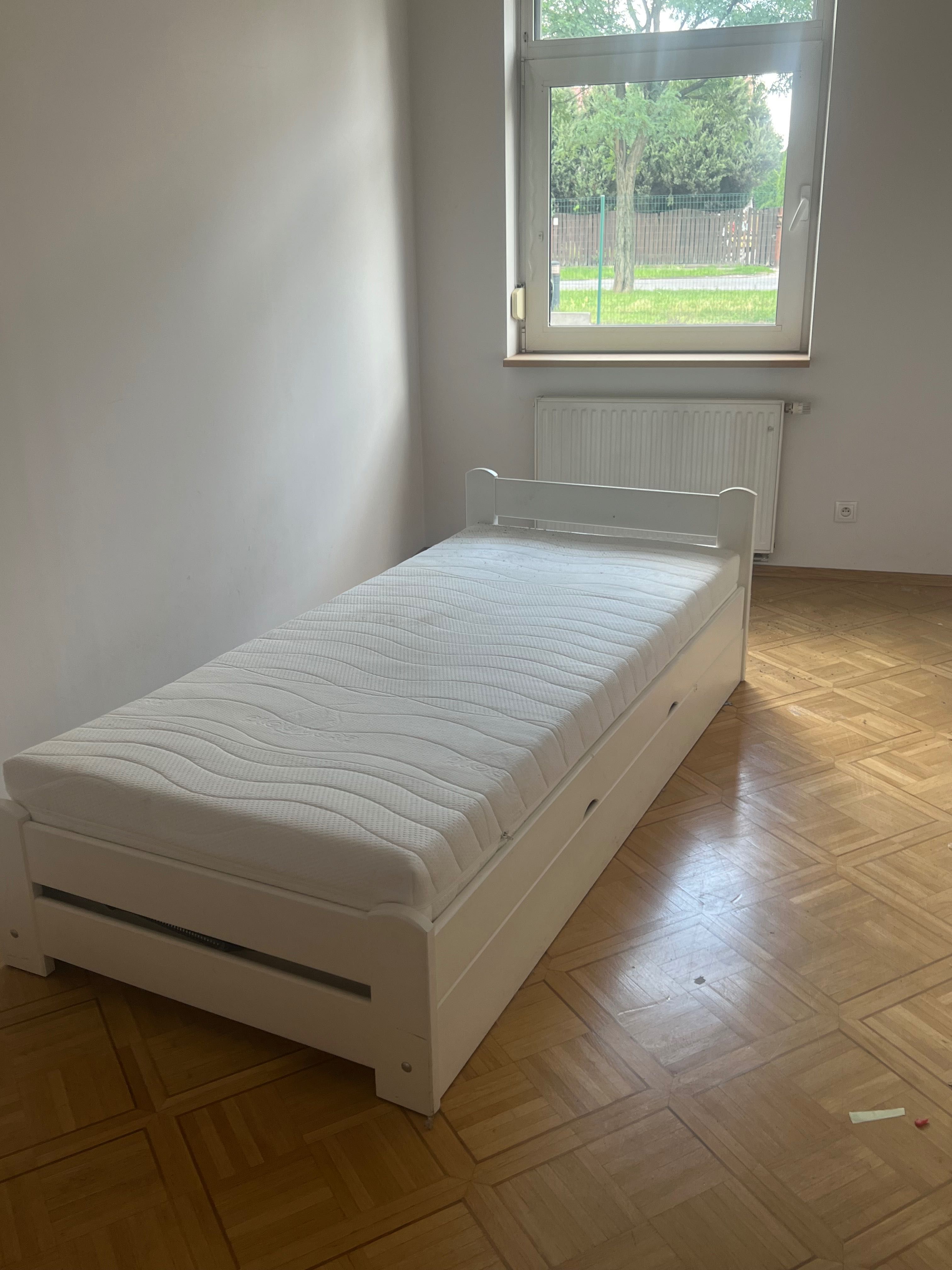 Łóżko dziecięce z pojemnikiem i materacem