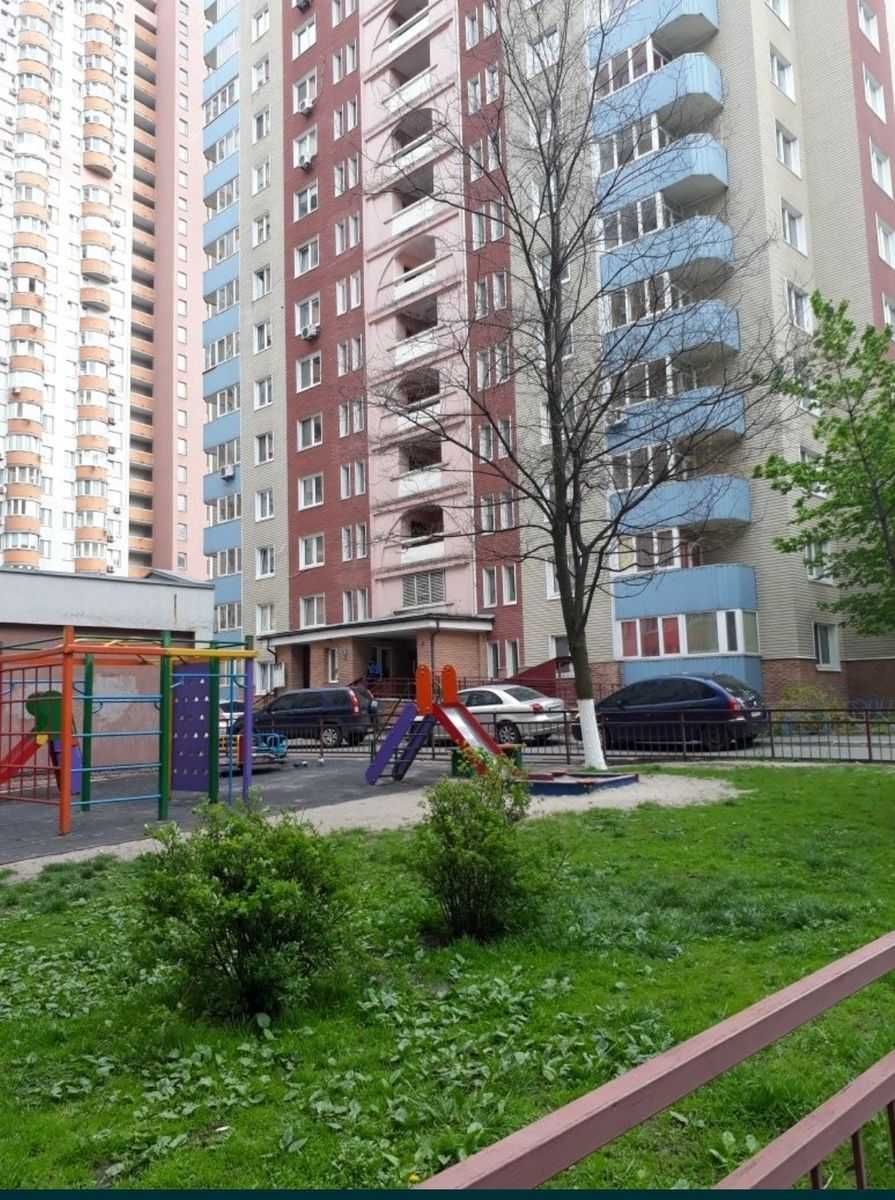 Продаж квартири з ремонтом 91,7 м2 метро Деміївська