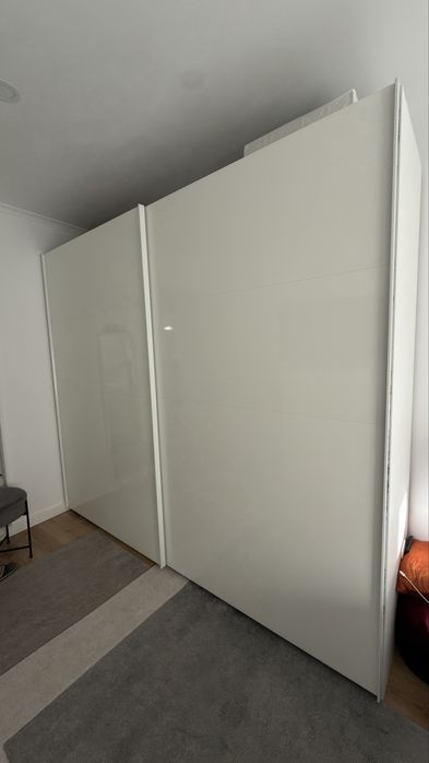 Vendo barato guarda-roupa semi novo favor ligar nao respondo msg olx