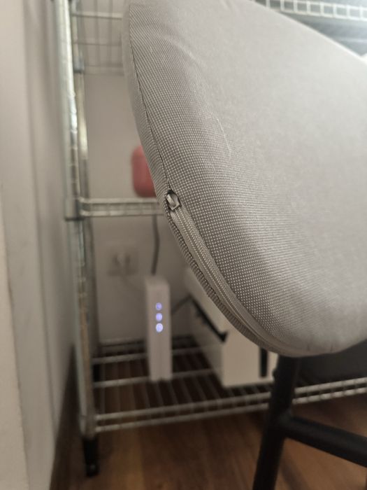 szary popielaty fotel Ikea Gävle do salonu biura tapicerowany wygodny