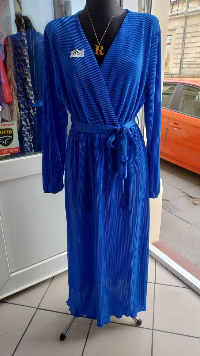 Sukienka błękitna dluga