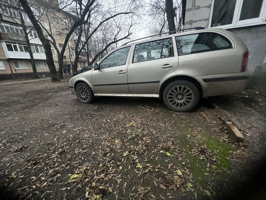Продам машину шкода октавиа тур