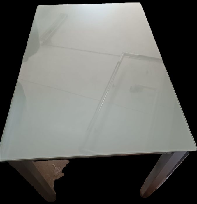 Mesa de jantar em vidro temperado