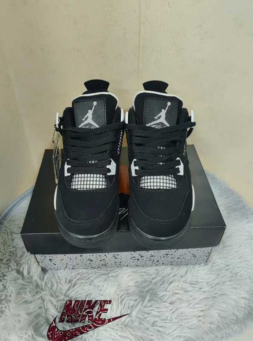 Buty damskie Trampk_Jordan_4_Retro_White_Thunder R.45