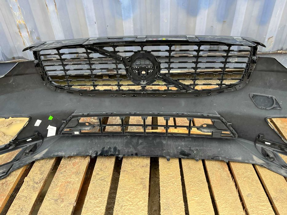 Volvo xc60 r-design zderzak 17-21r,z grilem i kratka dolna stan lux