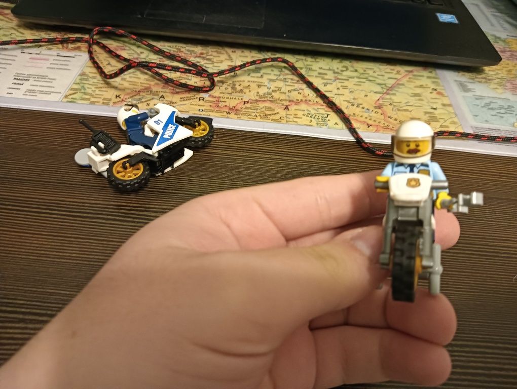 LEGO City 60137 Eskortą Policyjna