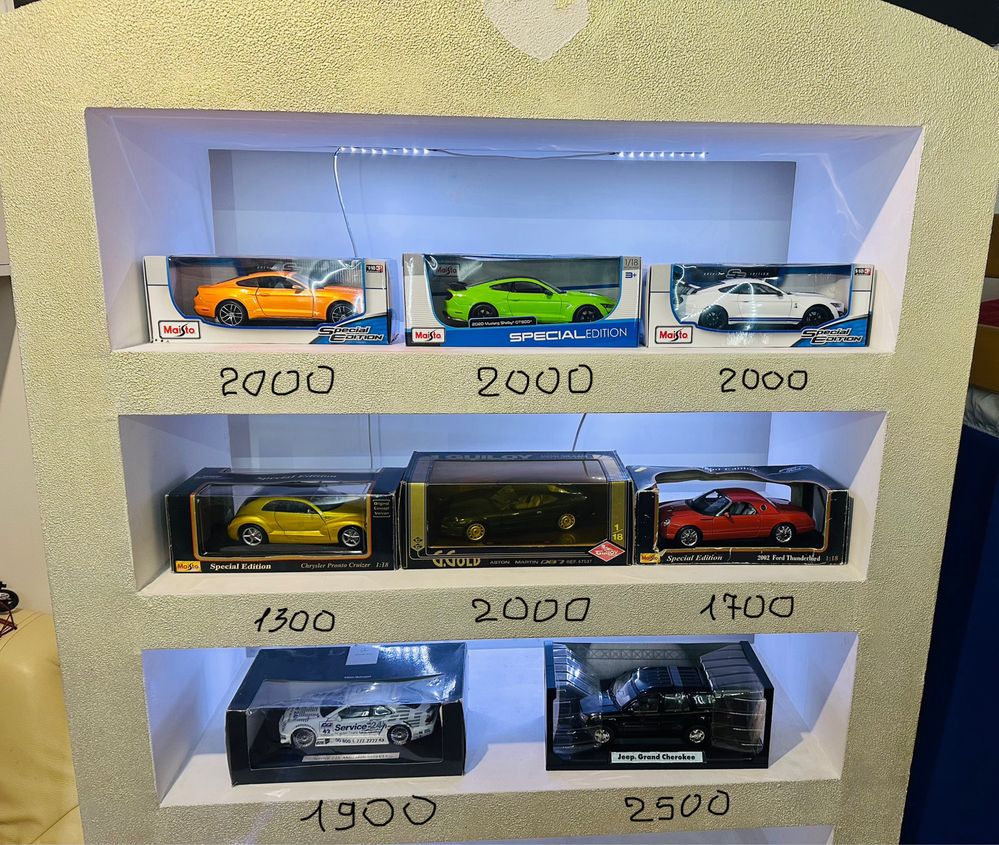 Продам моделі 1:18