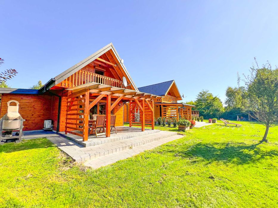 Domek drewniany całoroczny nad jeziorem z jacuzzi i WiFi