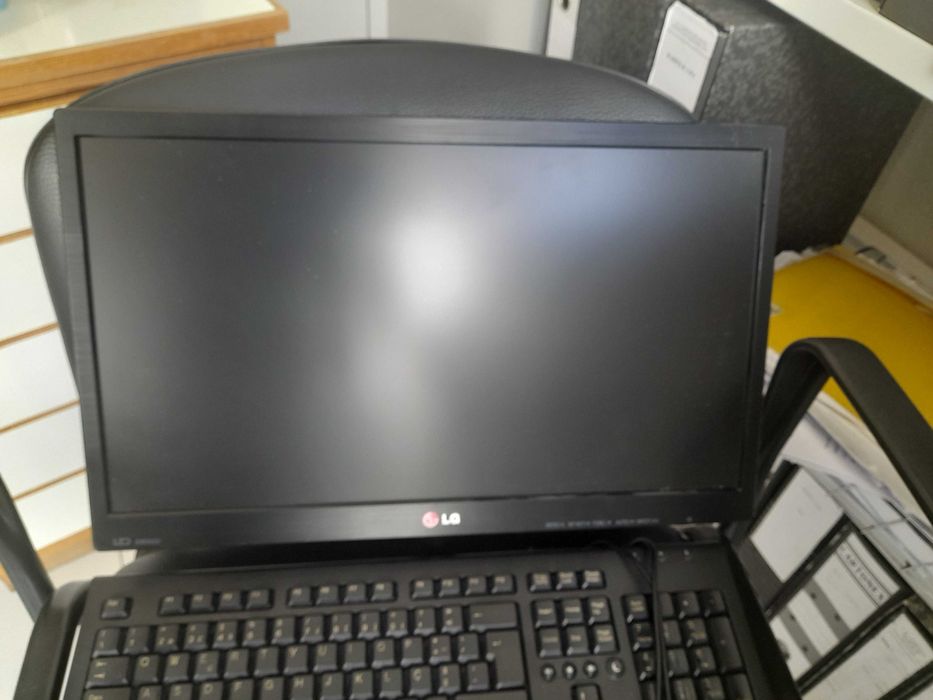 Móvel de escritório, Mesa redonda de reuniões, Cadeira de escritório