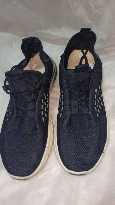 Летние кроссовки  в отличном состоянии