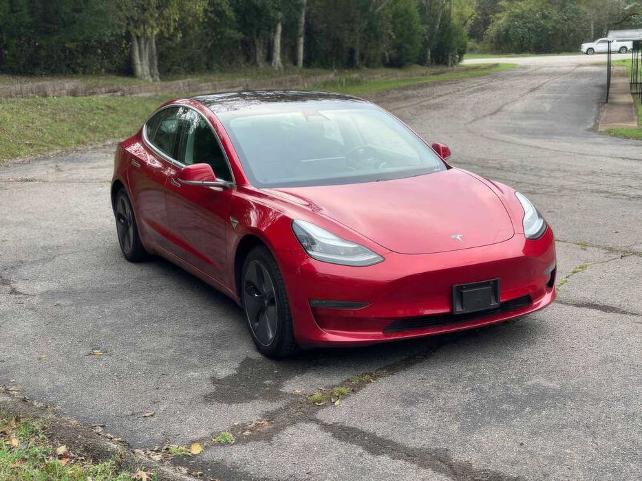 Tesla Model 3 Long Range      2018