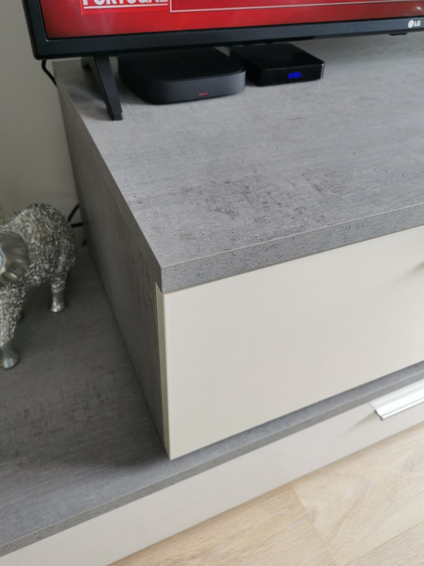 Conjunto sala branco + mesa jantar