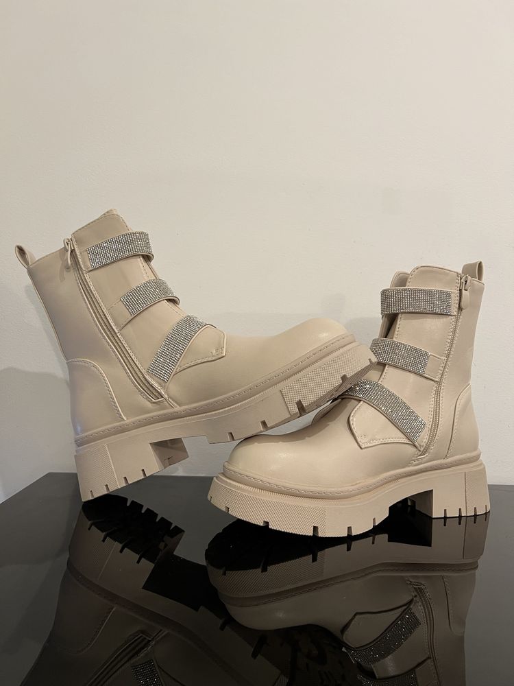 Botas Cink-me bege com brilhos