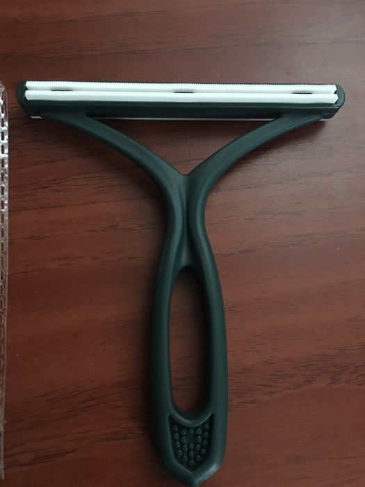 Щітка для одягу та інших тканин