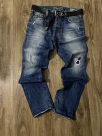 Рваные джинсы