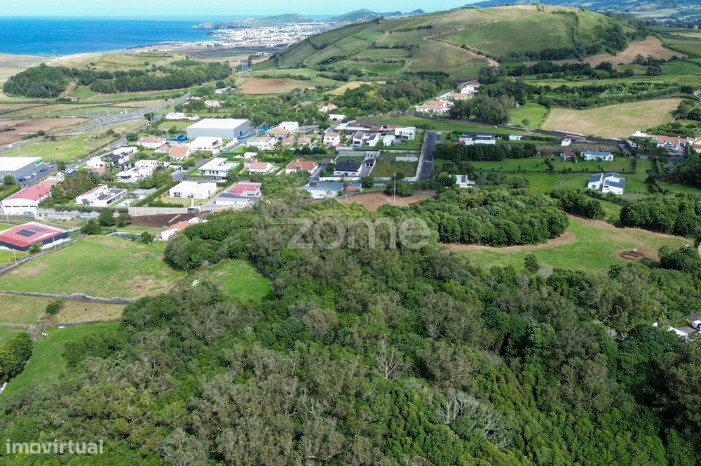 Terreno Urbano 8.360 m² com Vista Mar – Pico do Alho, Ribeira Grand...