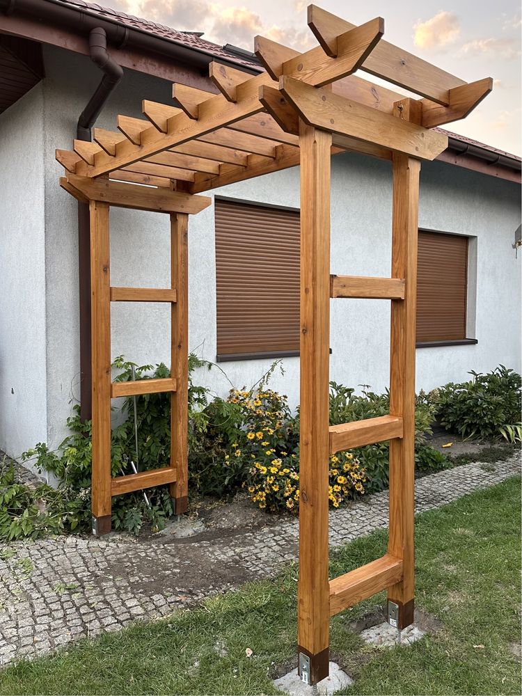 Pergola ogrodowa drewniana