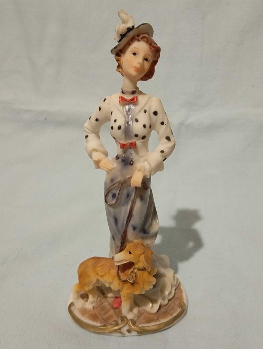 Фаянсовая статуэтка "Дама с собачкой"