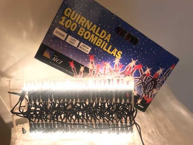 Grinaldas luminosas para enfeitar a arvore de Natal.