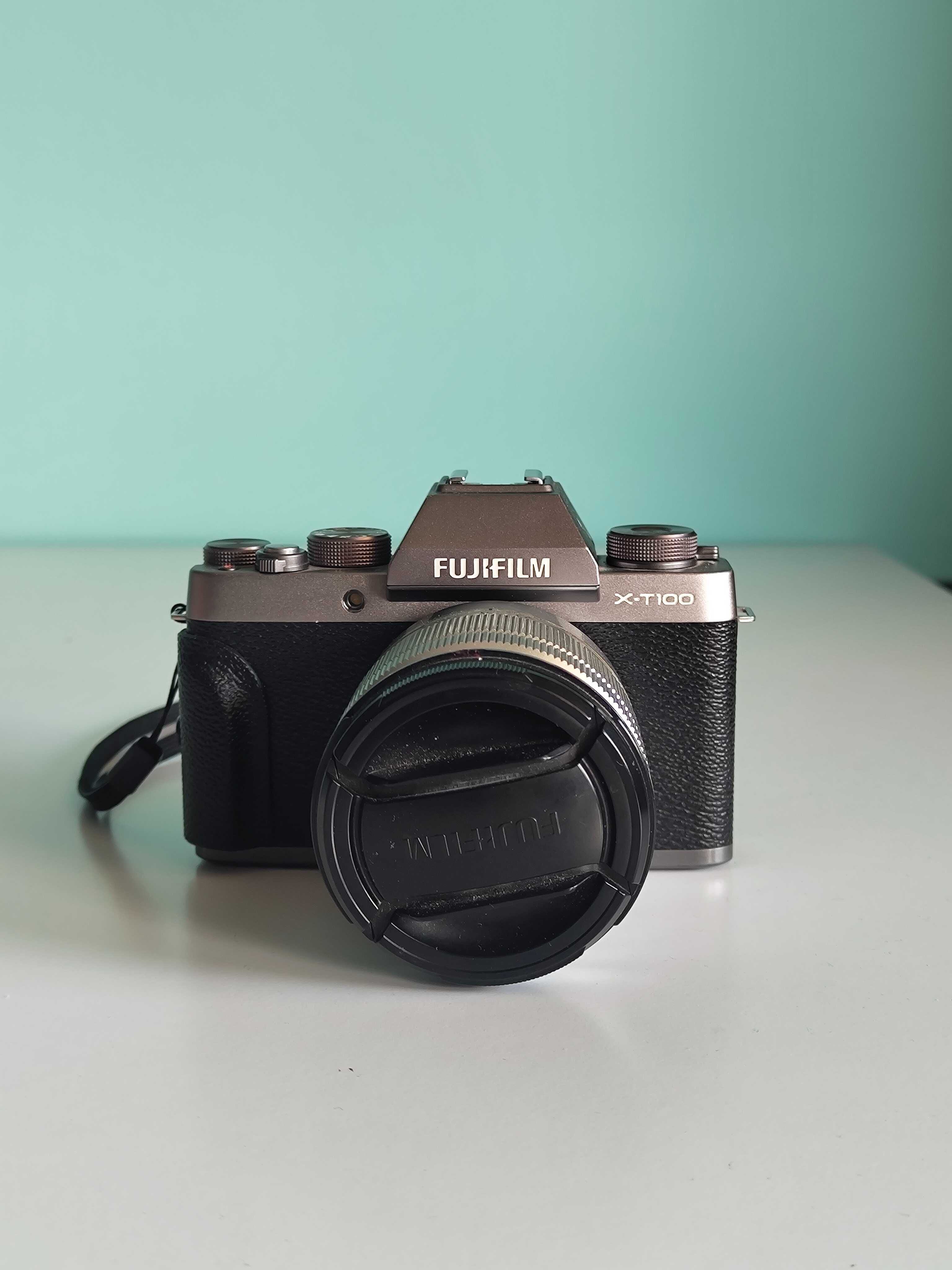 Fujifilm X-T100 z obiektywem