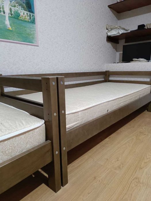 Двухъярусная кровать из натурального дерева + ортопедические матрасы