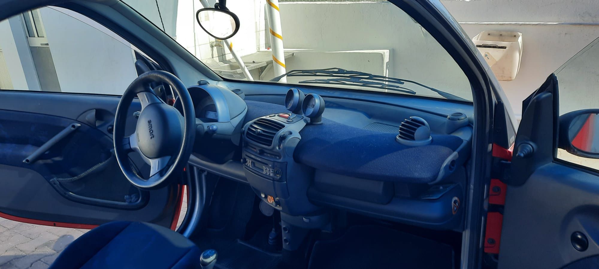 Smart Fortwo 699 Gasolina automatico com patilhas no volante.
