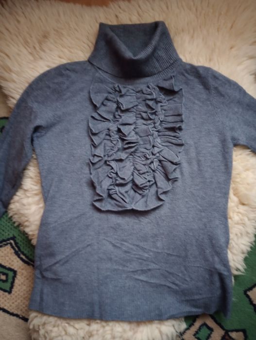 Sweter damski golf z żabotem