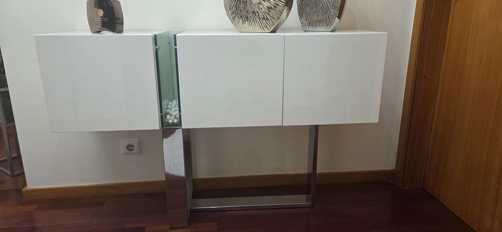 Móvel branco lacado alto brilho  1. 25x 35cmx 80altura