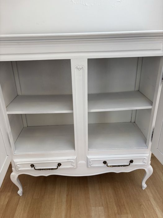 Stylowa komoda biała